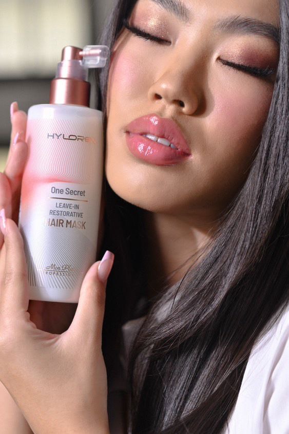 Model holding Mon Platin's One Secret